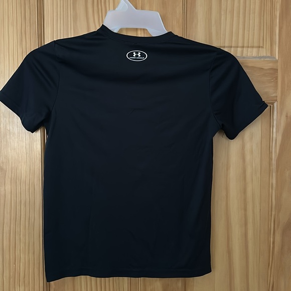 Youth Medium under armour dri-fit t-shirt - Picture 2 of 2
